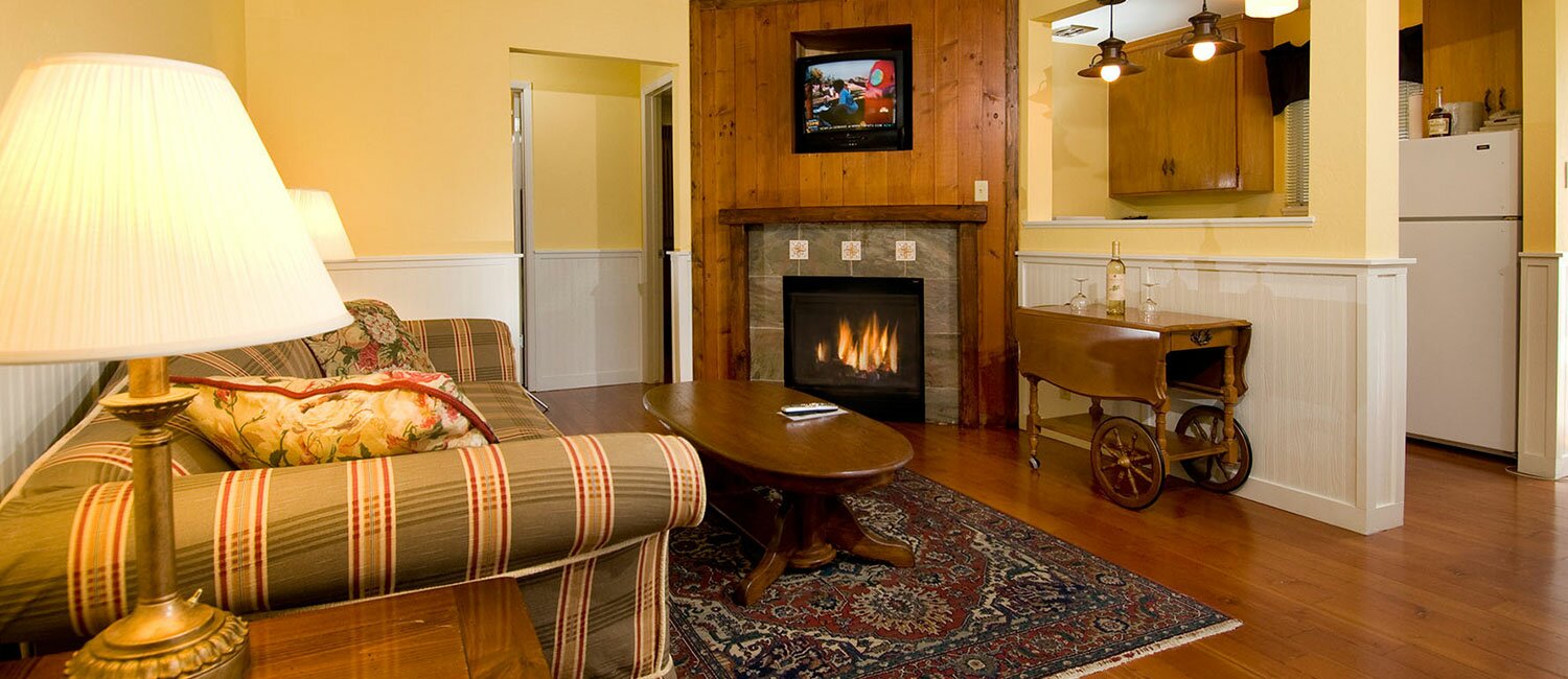 RELAX IN OUR COMFORTABLE DELUXE CABINS